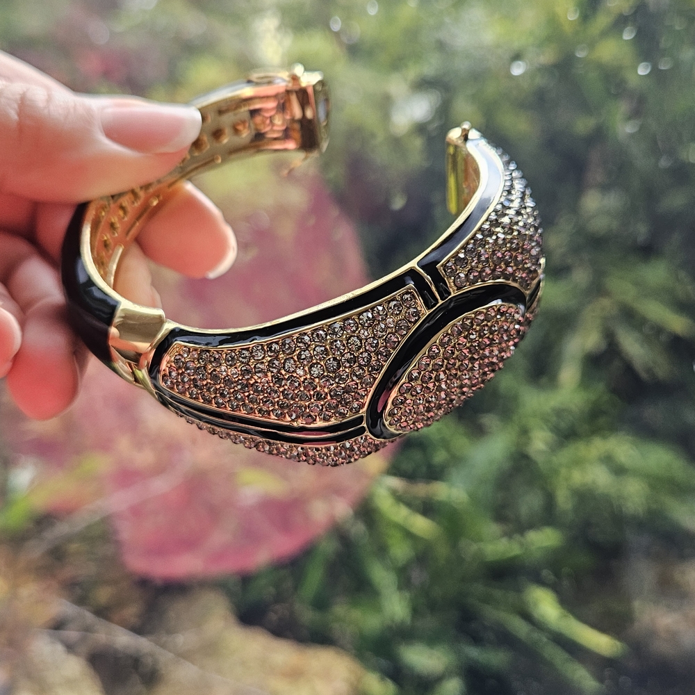 Designer Elegant Akkad Black and Gold Women's Bracelet